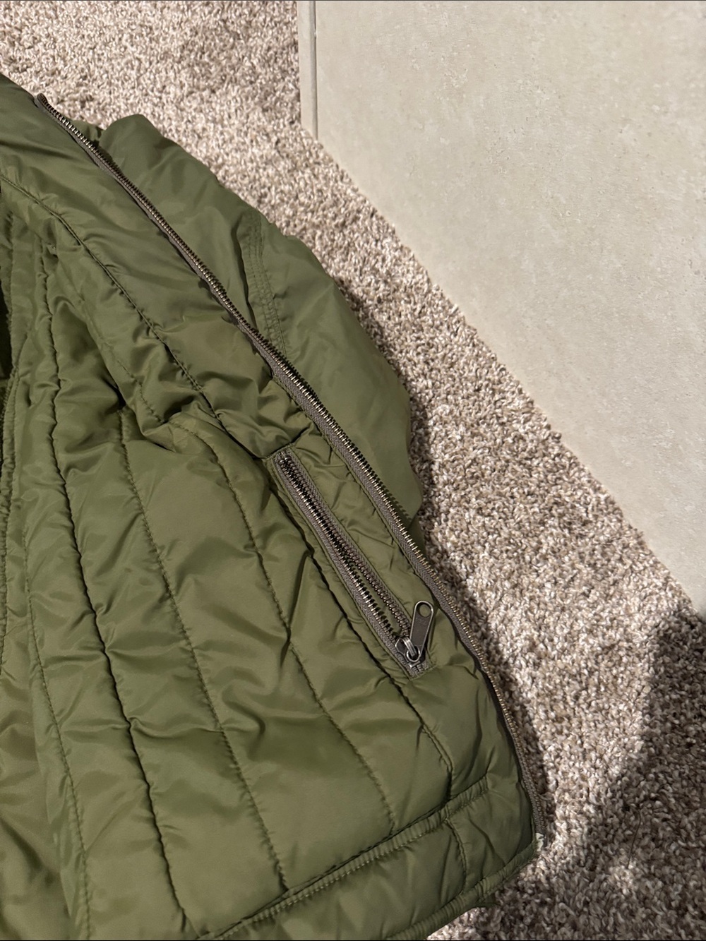 Women’s Carhartt light puffer jacket - Picture 5 of 6